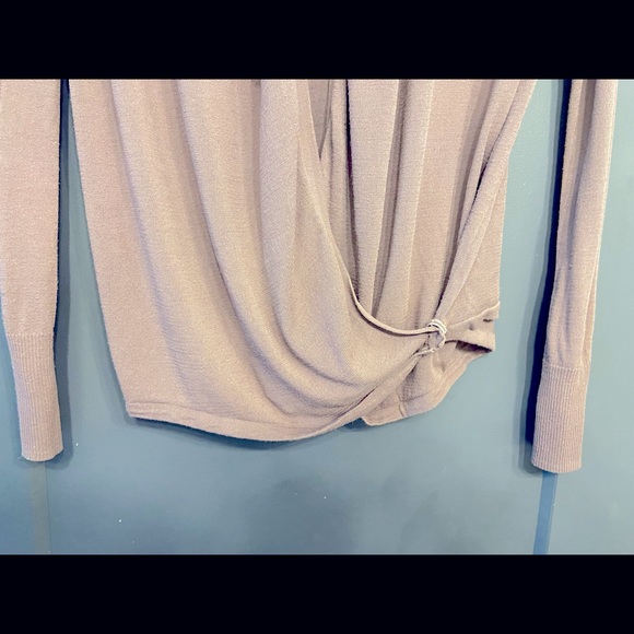 Barely Worn/Good Condition - GAP Women’s Long Sleeve XS Soft Blouse- Taupe/Brown - Picture 4 of 5